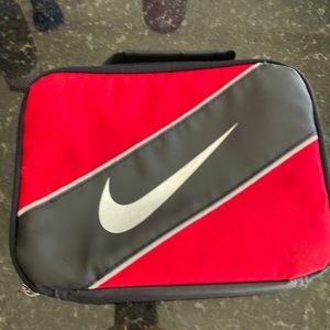 Nike lunchbox insulated red and black